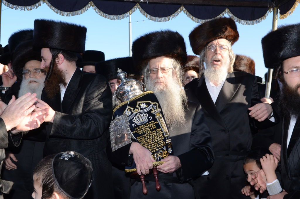 שבת היסטורית בביתר עילית בראשות האדמו"ר מצאנז • תיעוד ענק