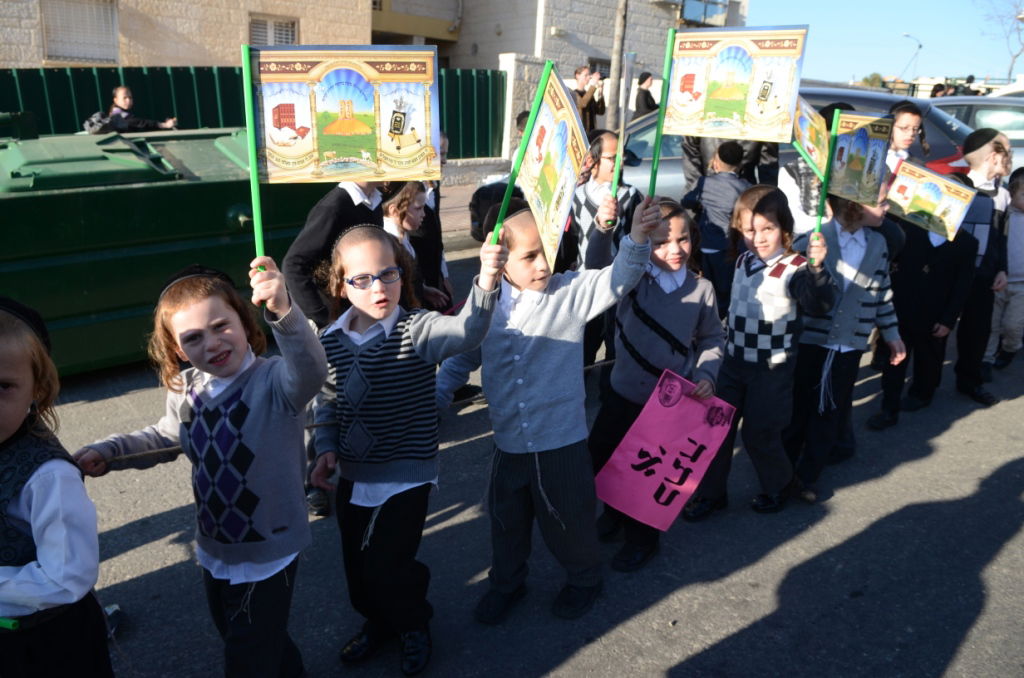 שבת היסטורית בביתר עילית בראשות האדמו"ר מצאנז • תיעוד ענק