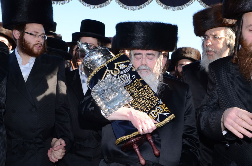 שבת היסטורית בביתר עילית בראשות האדמו"ר מצאנז • תיעוד ענק