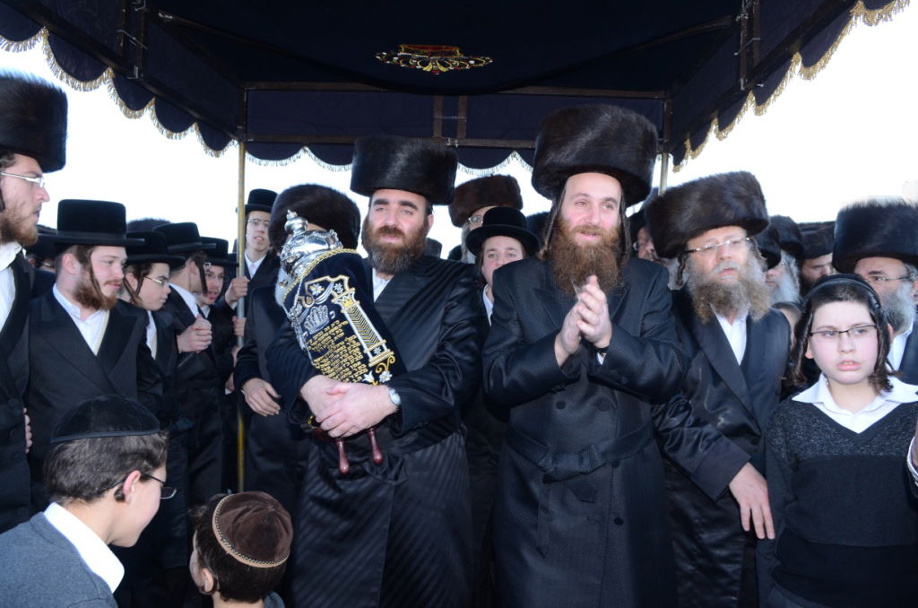 שבת היסטורית בביתר עילית בראשות האדמו"ר מצאנז • תיעוד ענק