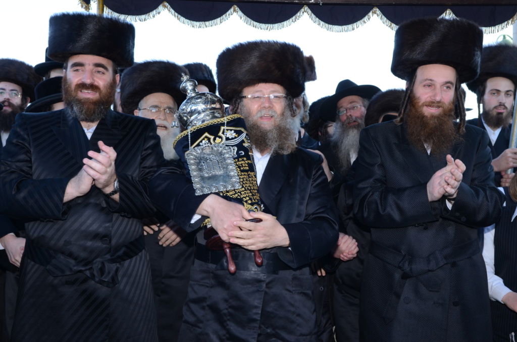 שבת היסטורית בביתר עילית בראשות האדמו"ר מצאנז • תיעוד ענק