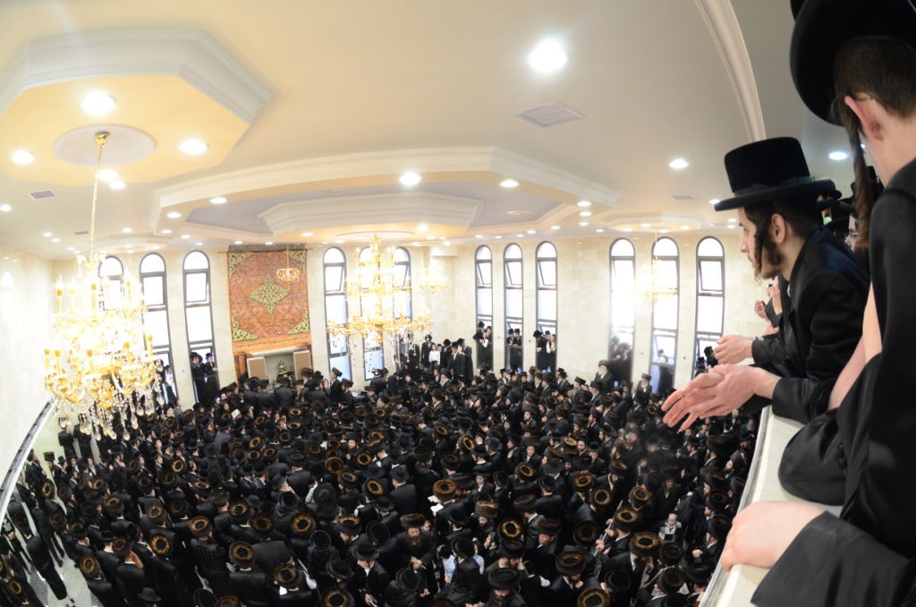 שבת היסטורית בביתר עילית בראשות האדמו"ר מצאנז • תיעוד ענק