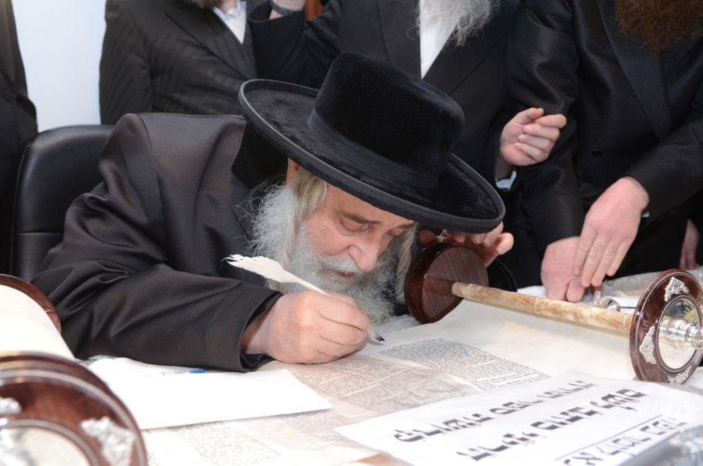 שבת היסטורית בביתר עילית בראשות האדמו"ר מצאנז • תיעוד ענק