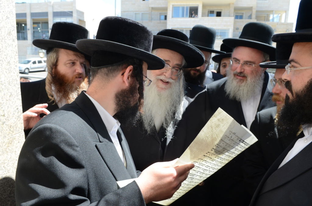 שבת היסטורית בביתר עילית בראשות האדמו"ר מצאנז • תיעוד ענק