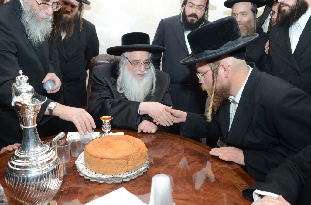 שבת היסטורית בביתר עילית בראשות האדמו"ר מצאנז • תיעוד ענק