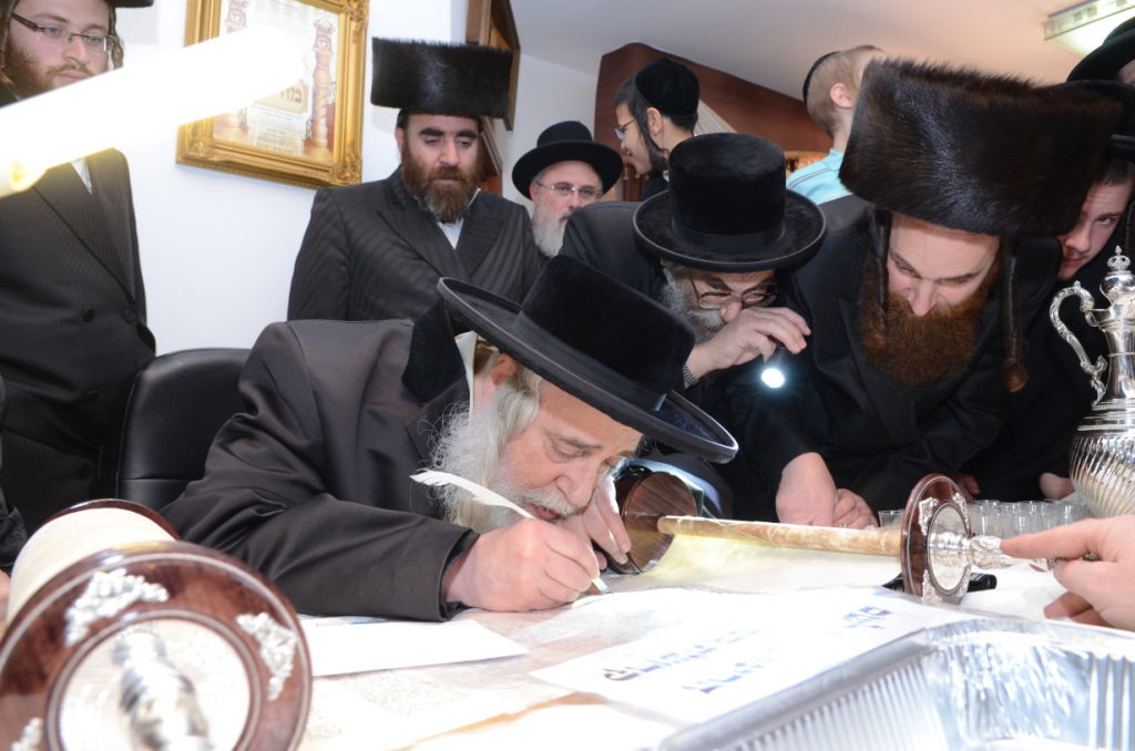 שבת היסטורית בביתר עילית בראשות האדמו"ר מצאנז • תיעוד ענק