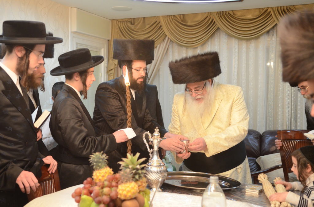 שבת היסטורית בביתר עילית בראשות האדמו"ר מצאנז • תיעוד ענק