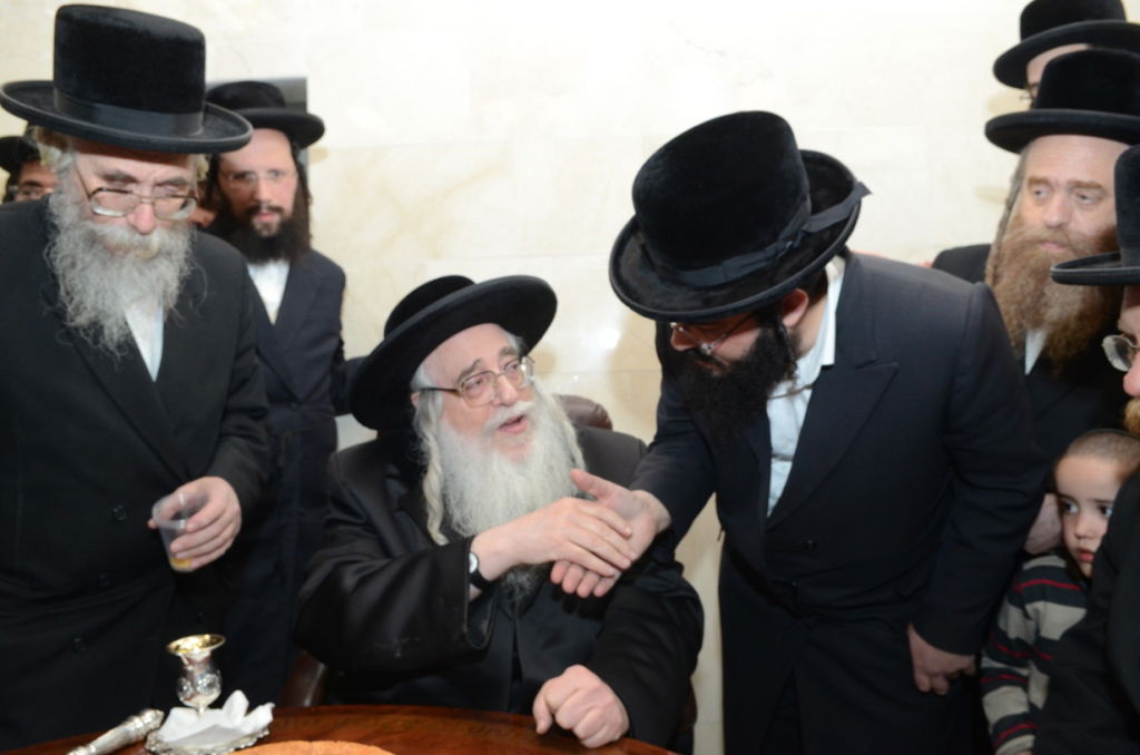 שבת היסטורית בביתר עילית בראשות האדמו"ר מצאנז • תיעוד ענק