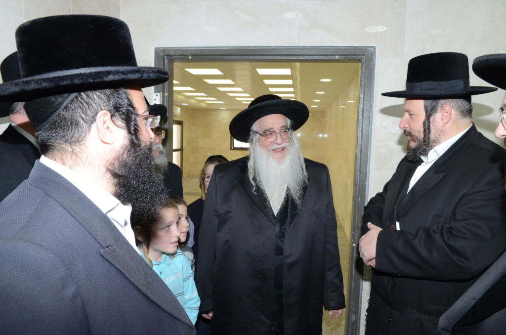 שבת היסטורית בביתר עילית בראשות האדמו"ר מצאנז • תיעוד ענק