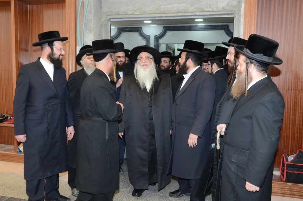 שבת היסטורית בביתר עילית בראשות האדמו"ר מצאנז • תיעוד ענק