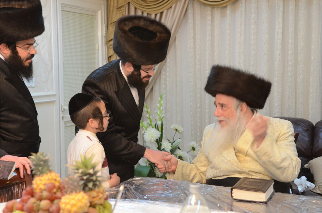 שבת היסטורית בביתר עילית בראשות האדמו"ר מצאנז • תיעוד ענק