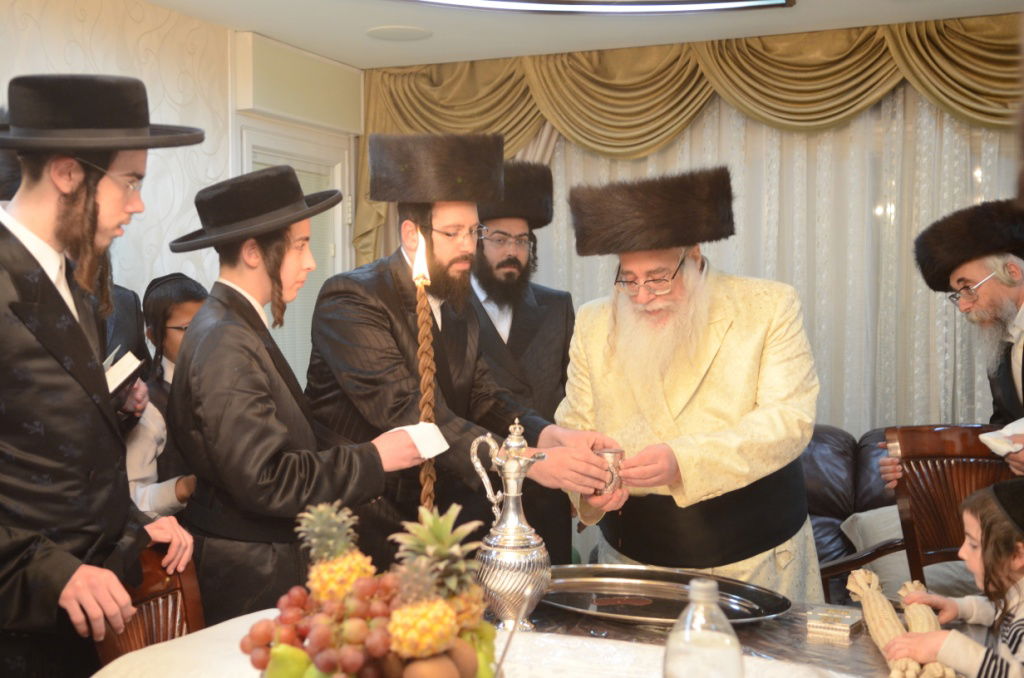 שבת היסטורית בביתר עילית בראשות האדמו"ר מצאנז • תיעוד ענק