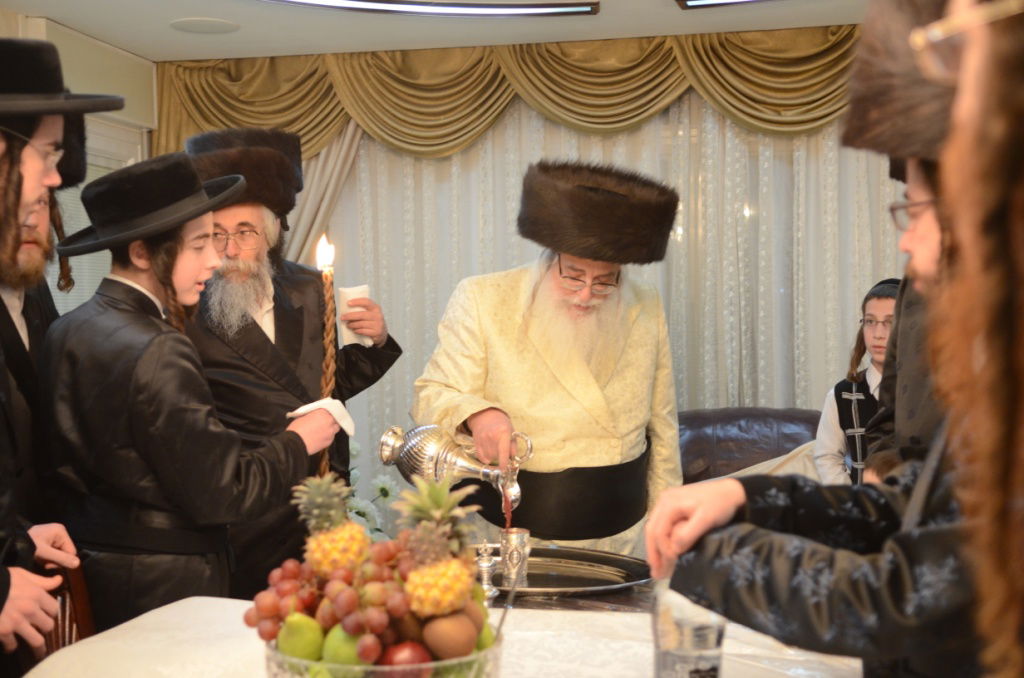 שבת היסטורית בביתר עילית בראשות האדמו"ר מצאנז • תיעוד ענק