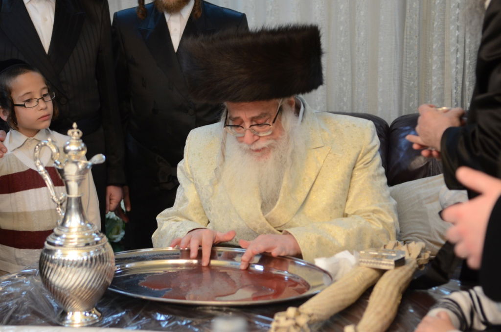 שבת היסטורית בביתר עילית בראשות האדמו"ר מצאנז • תיעוד ענק