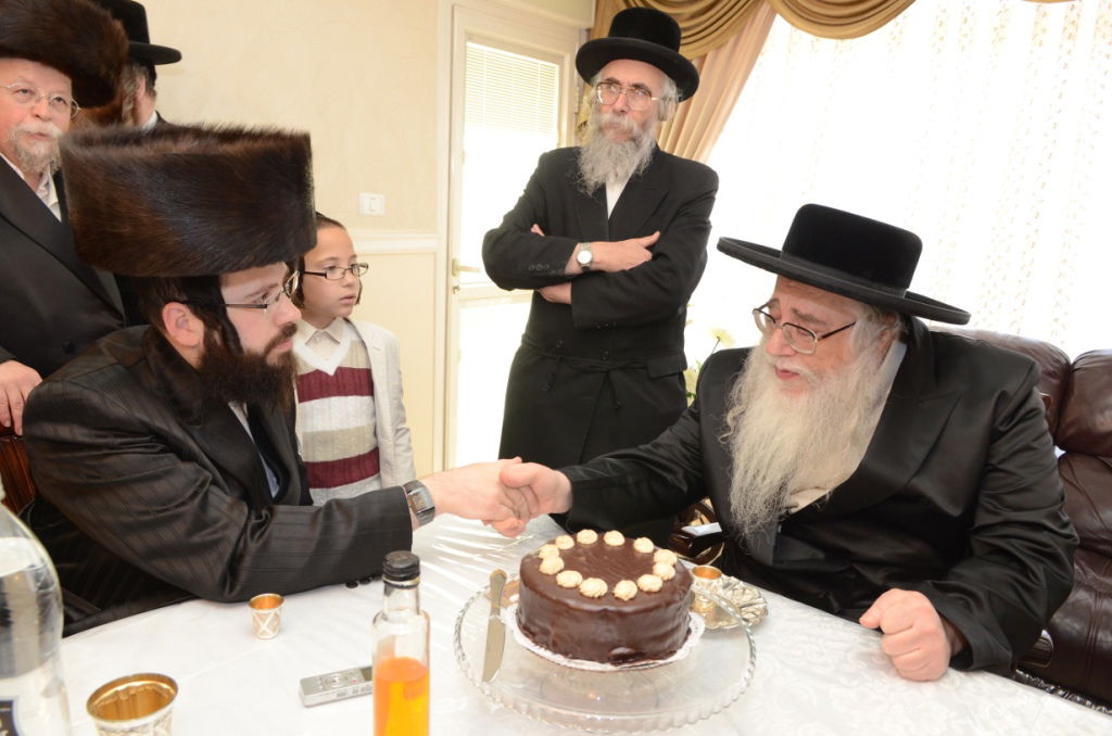 שבת היסטורית בביתר עילית בראשות האדמו"ר מצאנז • תיעוד ענק