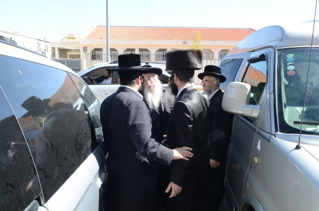 שבת היסטורית בביתר עילית בראשות האדמו"ר מצאנז • תיעוד ענק