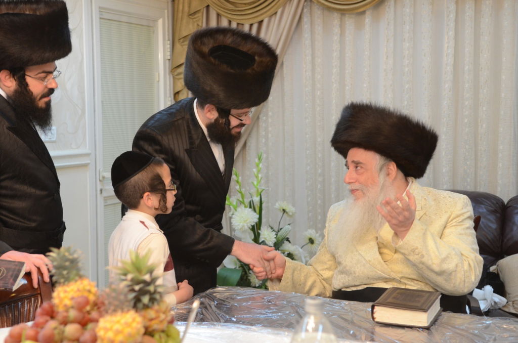 שבת היסטורית בביתר עילית בראשות האדמו"ר מצאנז • תיעוד ענק