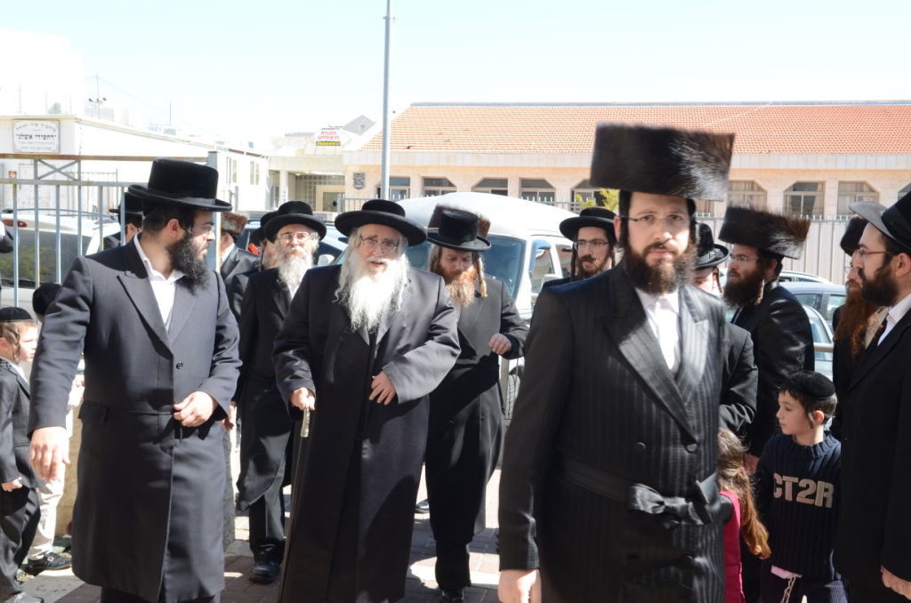 שבת היסטורית בביתר עילית בראשות האדמו"ר מצאנז • תיעוד ענק