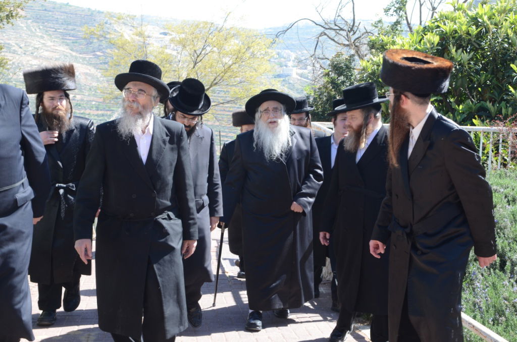 שבת היסטורית בביתר עילית בראשות האדמו"ר מצאנז • תיעוד ענק