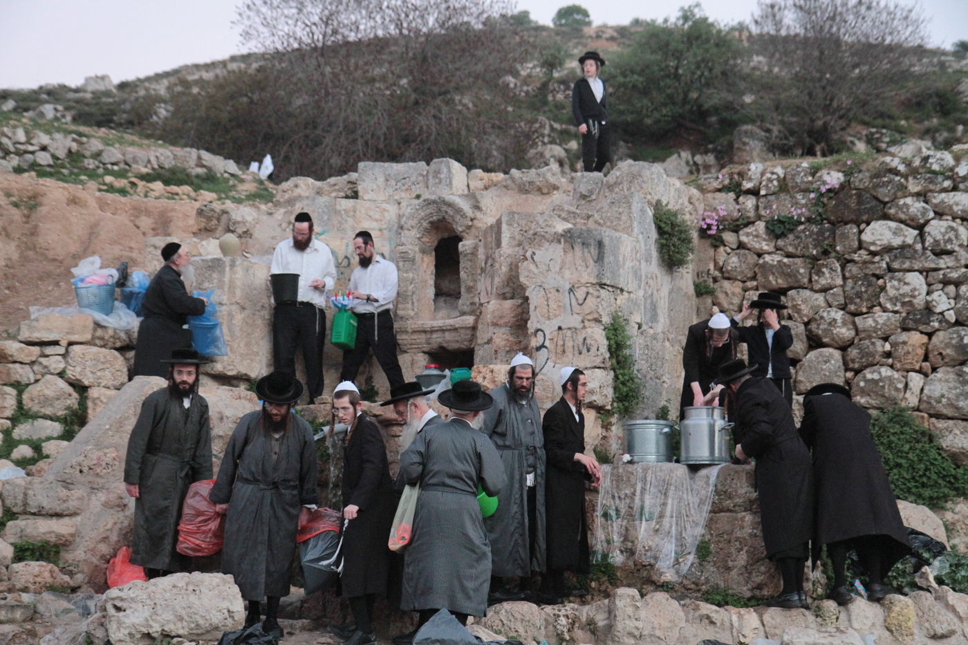 תיעוד: שאיבת "מים שלנו" במעיין עין חניה