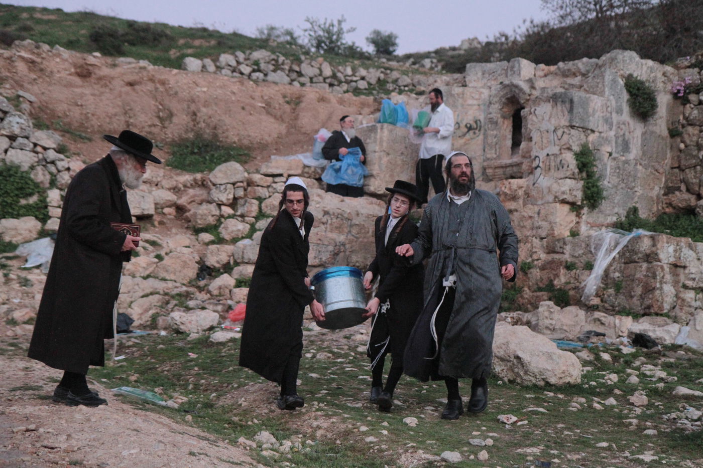 תיעוד: שאיבת "מים שלנו" במעיין עין חניה