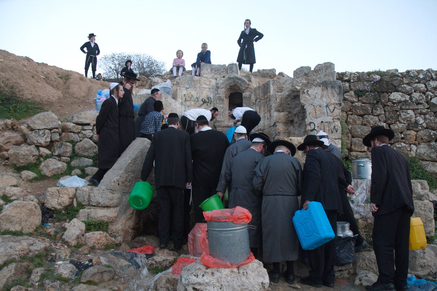תיעוד: שאיבת "מים שלנו" במעיין עין חניה