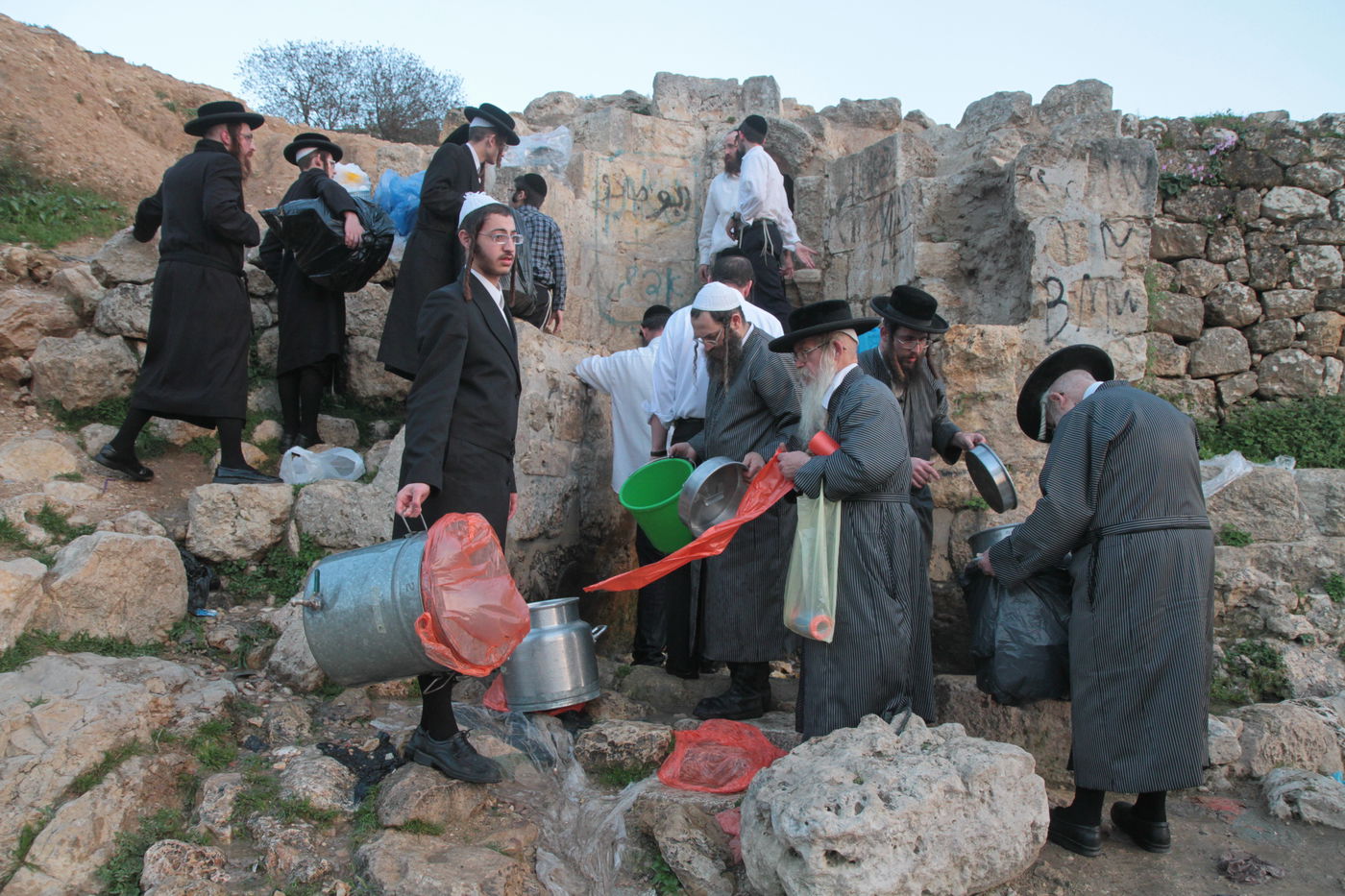 תיעוד: שאיבת "מים שלנו" במעיין עין חניה