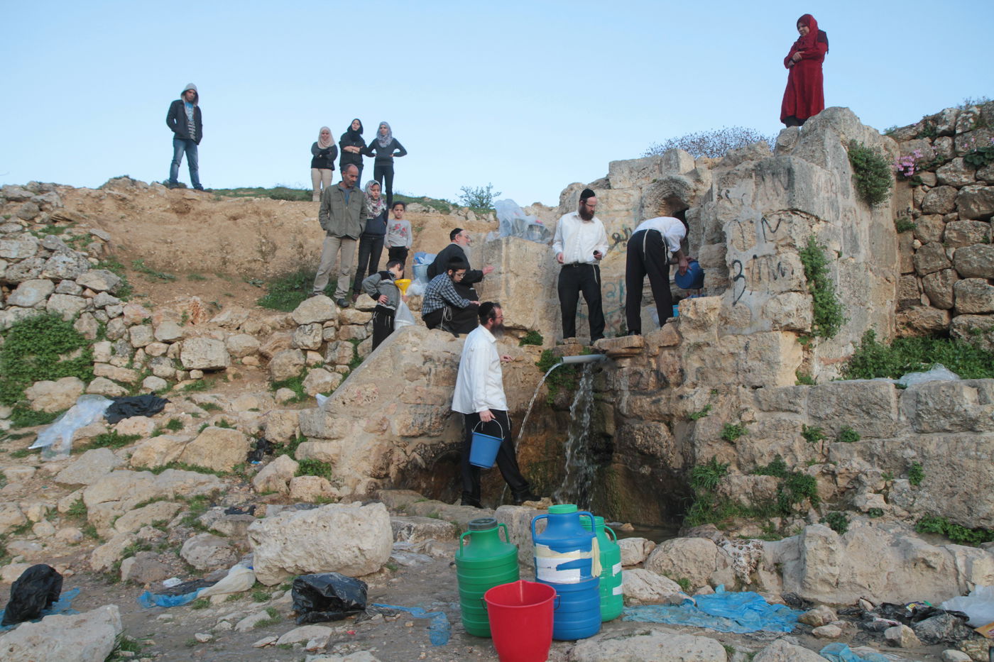 תיעוד: שאיבת "מים שלנו" במעיין עין חניה