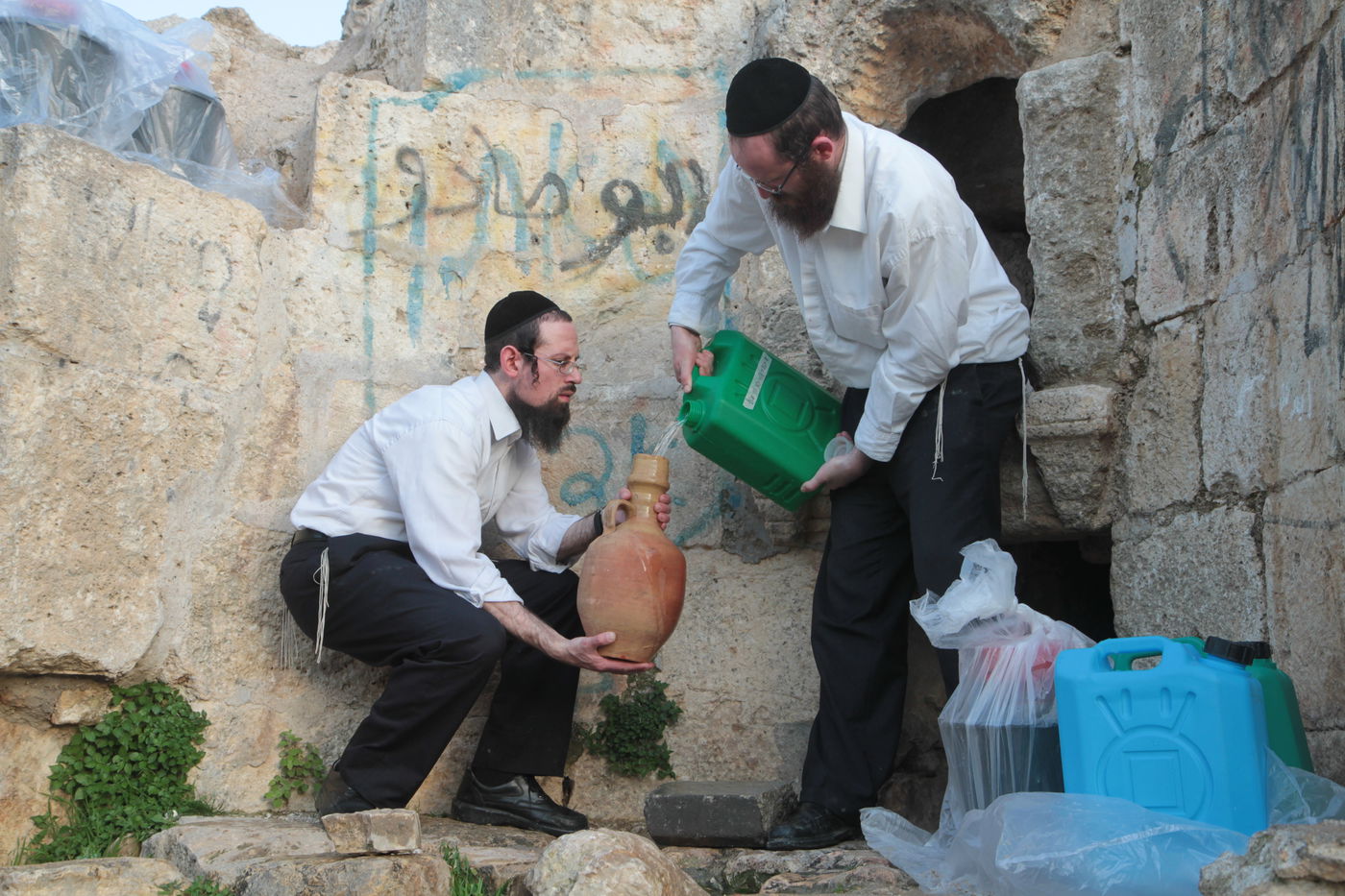 תיעוד: שאיבת "מים שלנו" במעיין עין חניה