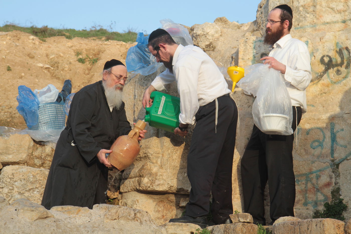 תיעוד: שאיבת "מים שלנו" במעיין עין חניה