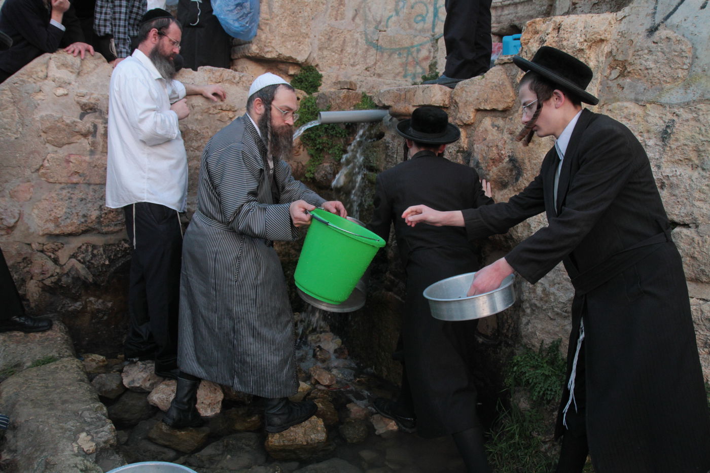 תיעוד: שאיבת "מים שלנו" במעיין עין חניה