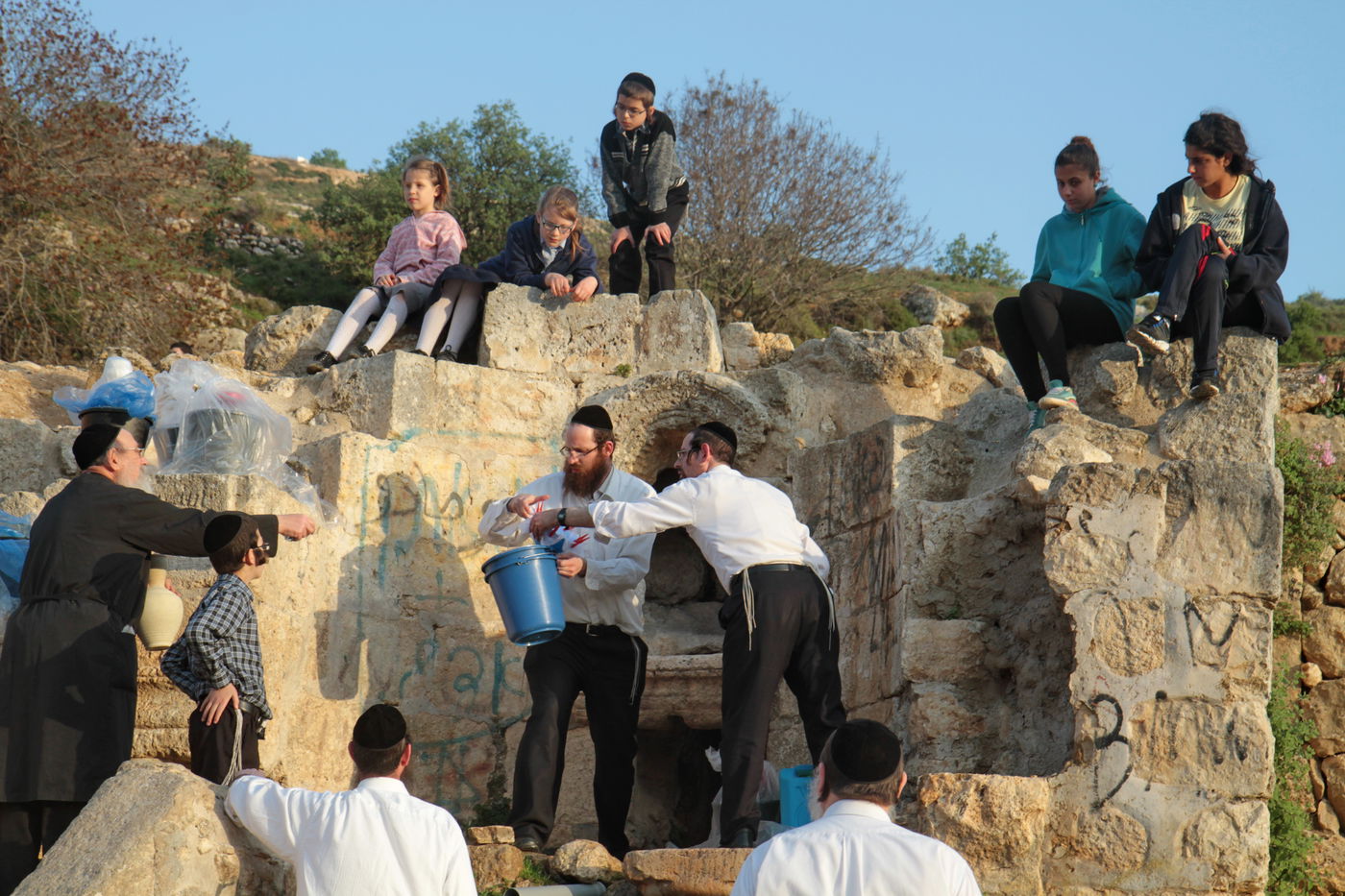 תיעוד: שאיבת "מים שלנו" במעיין עין חניה