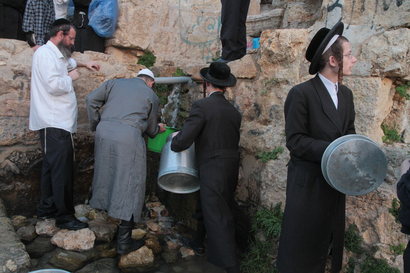 תיעוד: שאיבת "מים שלנו" במעיין עין חניה