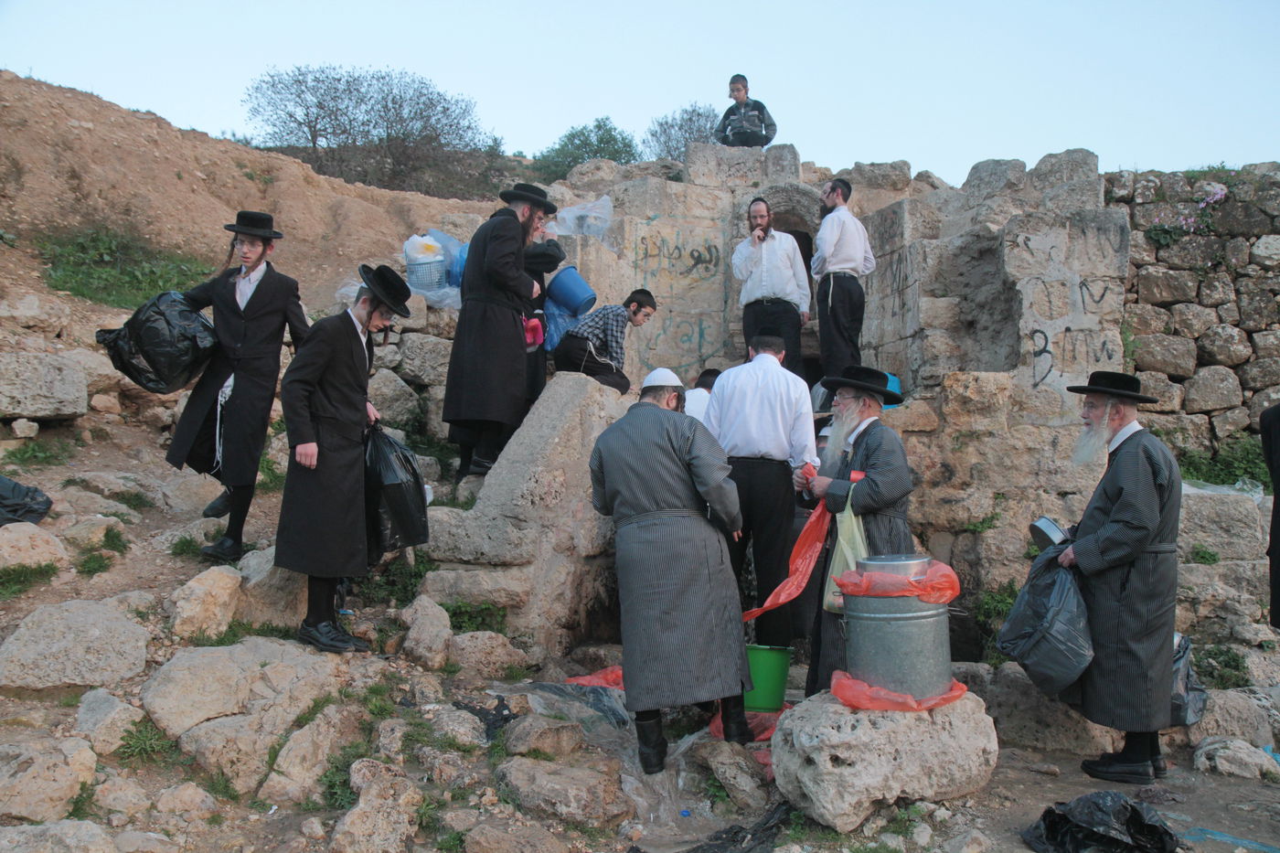 תיעוד: שאיבת "מים שלנו" במעיין עין חניה
