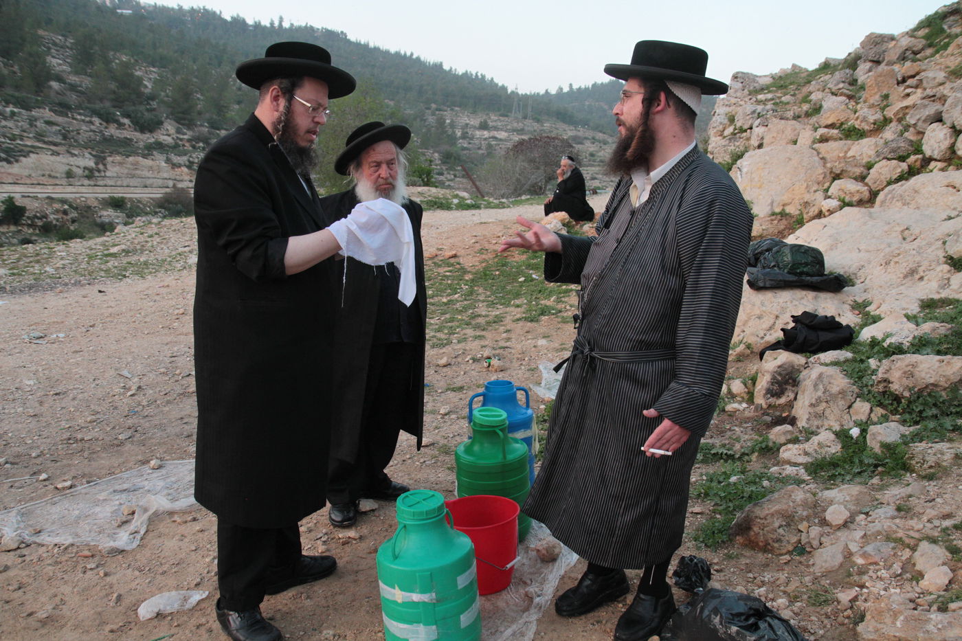 תיעוד: שאיבת "מים שלנו" במעיין עין חניה