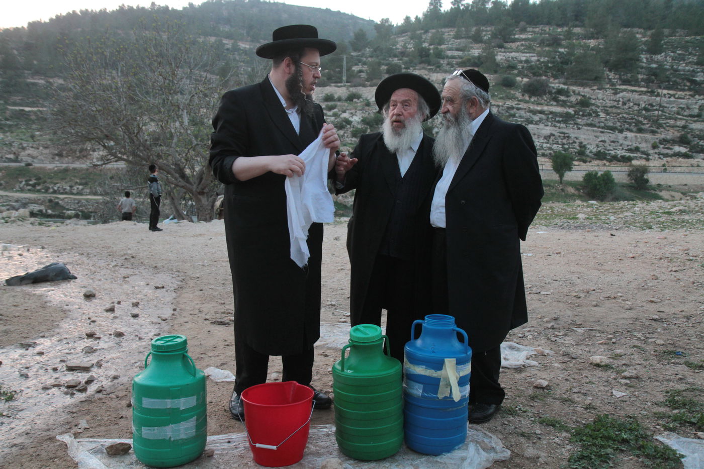 תיעוד: שאיבת "מים שלנו" במעיין עין חניה