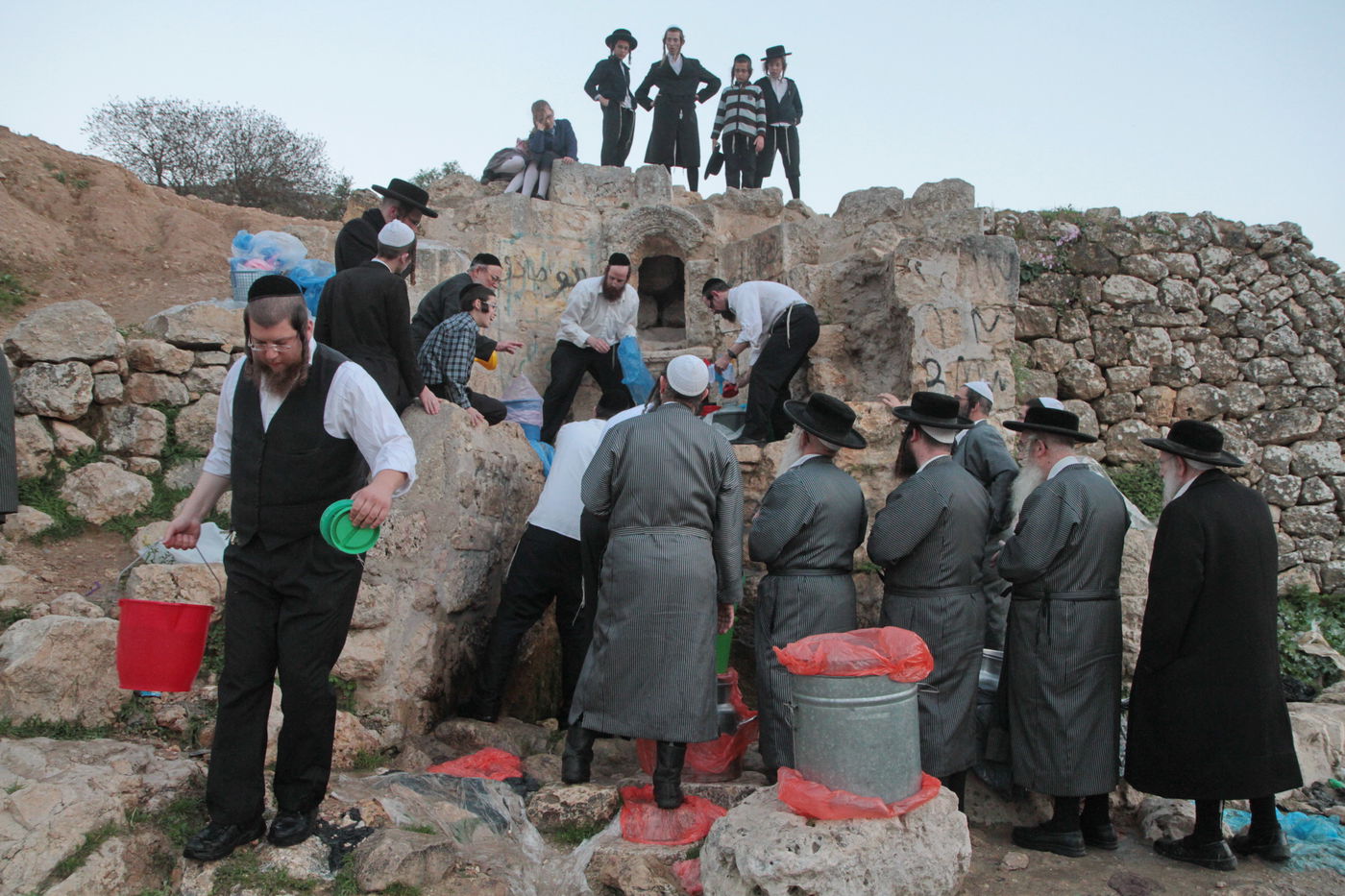 תיעוד: שאיבת "מים שלנו" במעיין עין חניה
