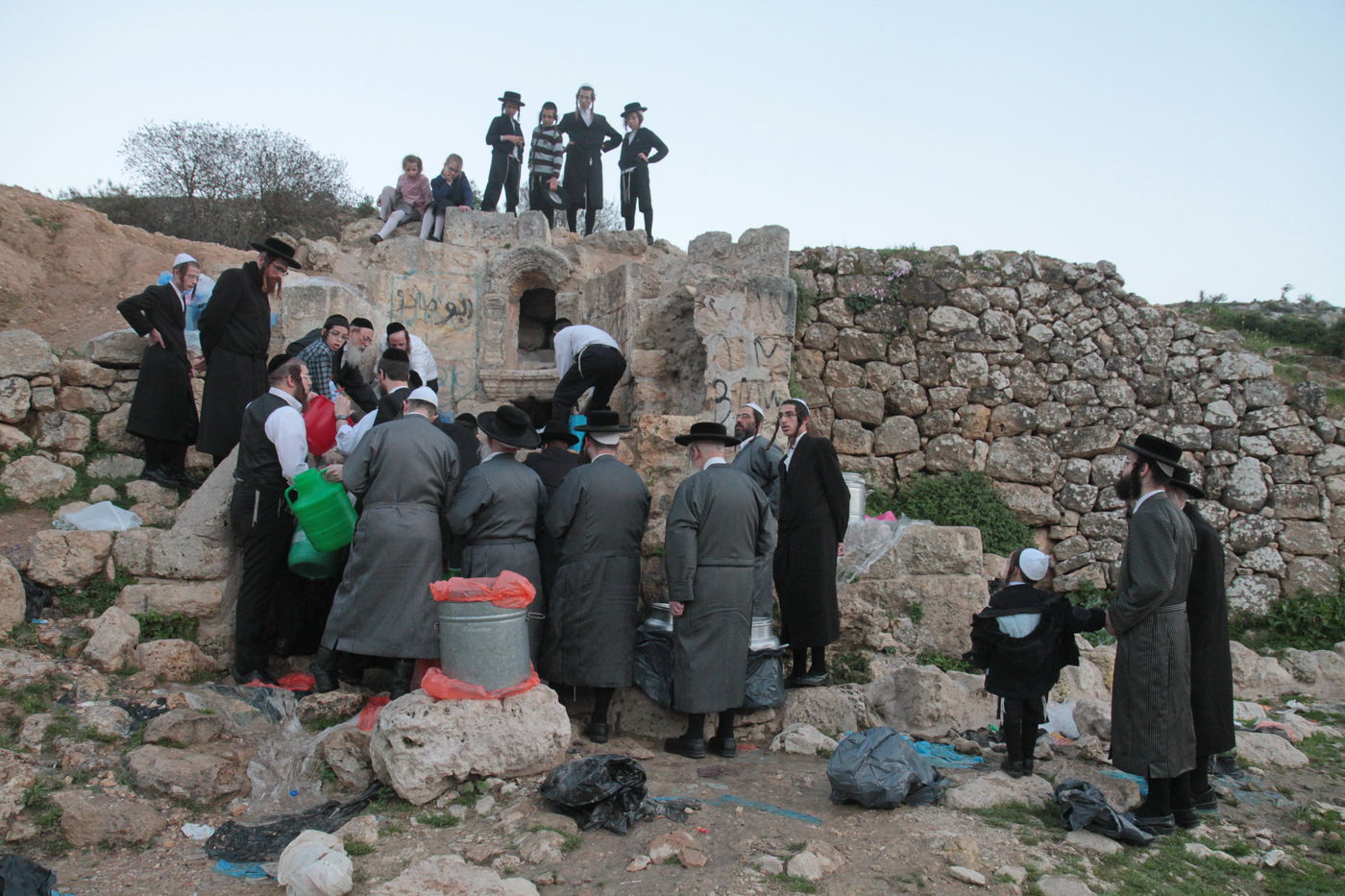 תיעוד: שאיבת "מים שלנו" במעיין עין חניה