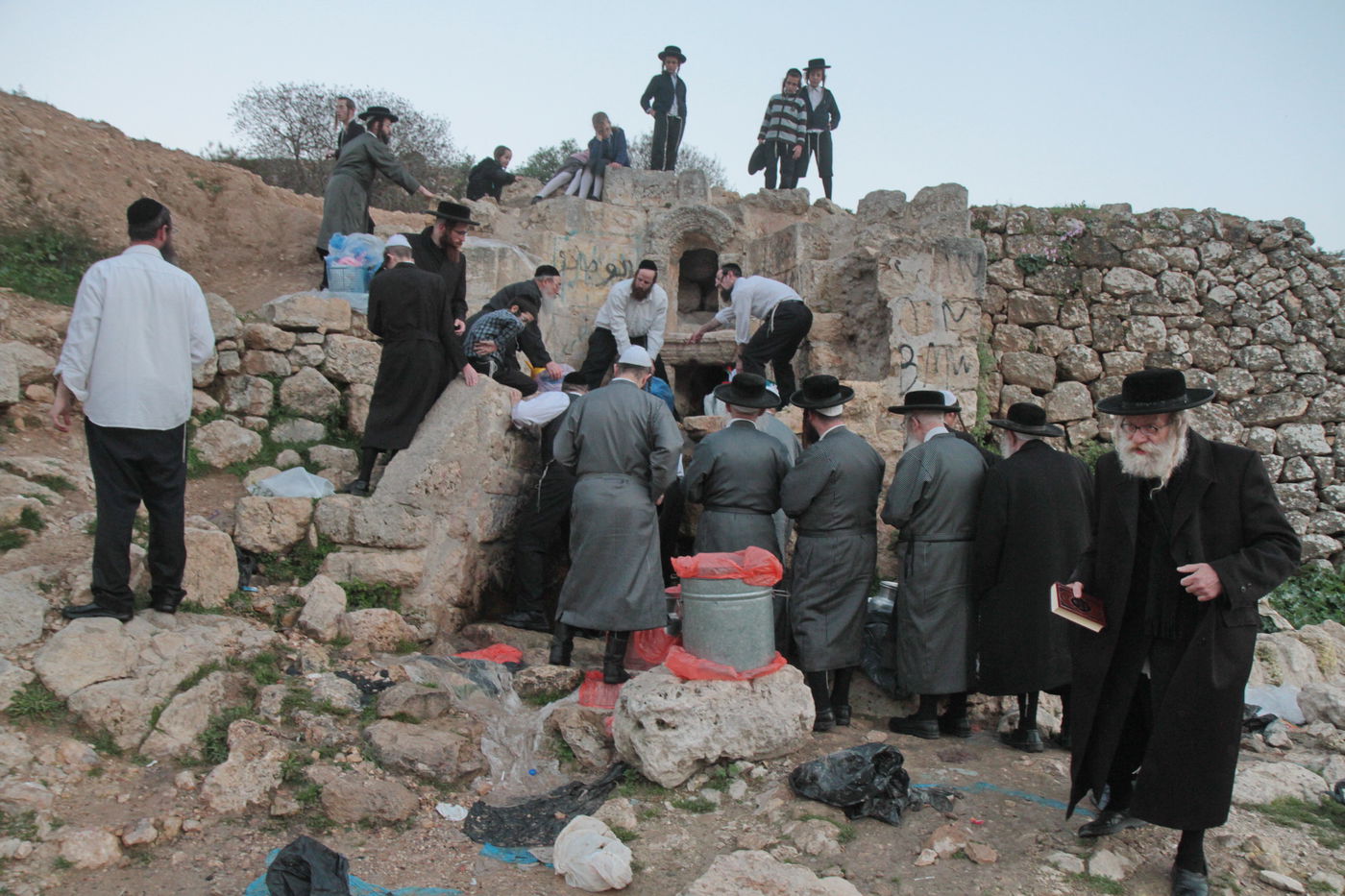 תיעוד: שאיבת "מים שלנו" במעיין עין חניה