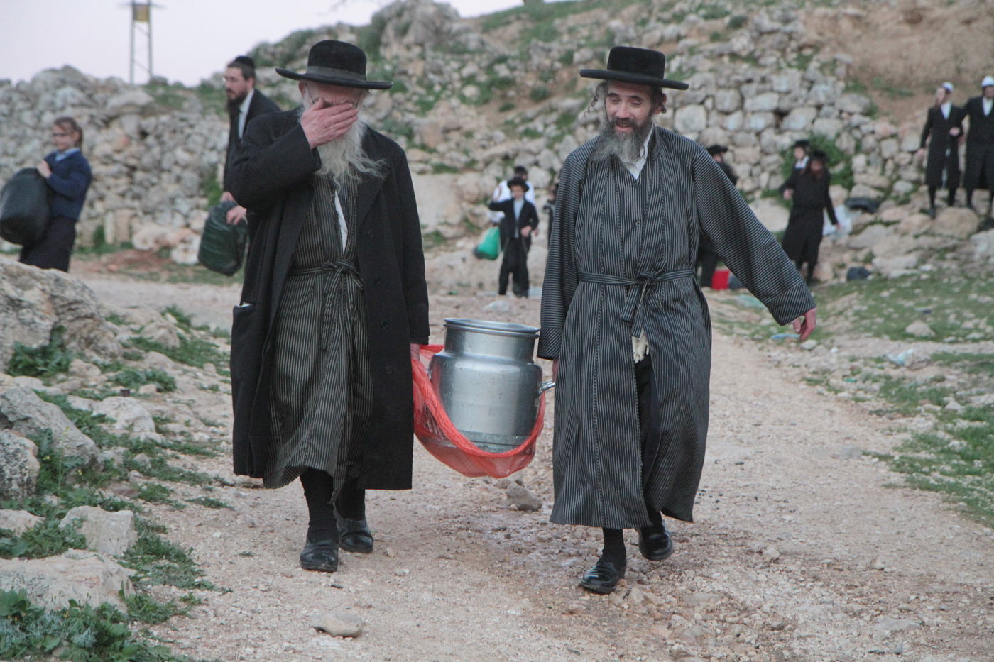 תיעוד: שאיבת "מים שלנו" במעיין עין חניה