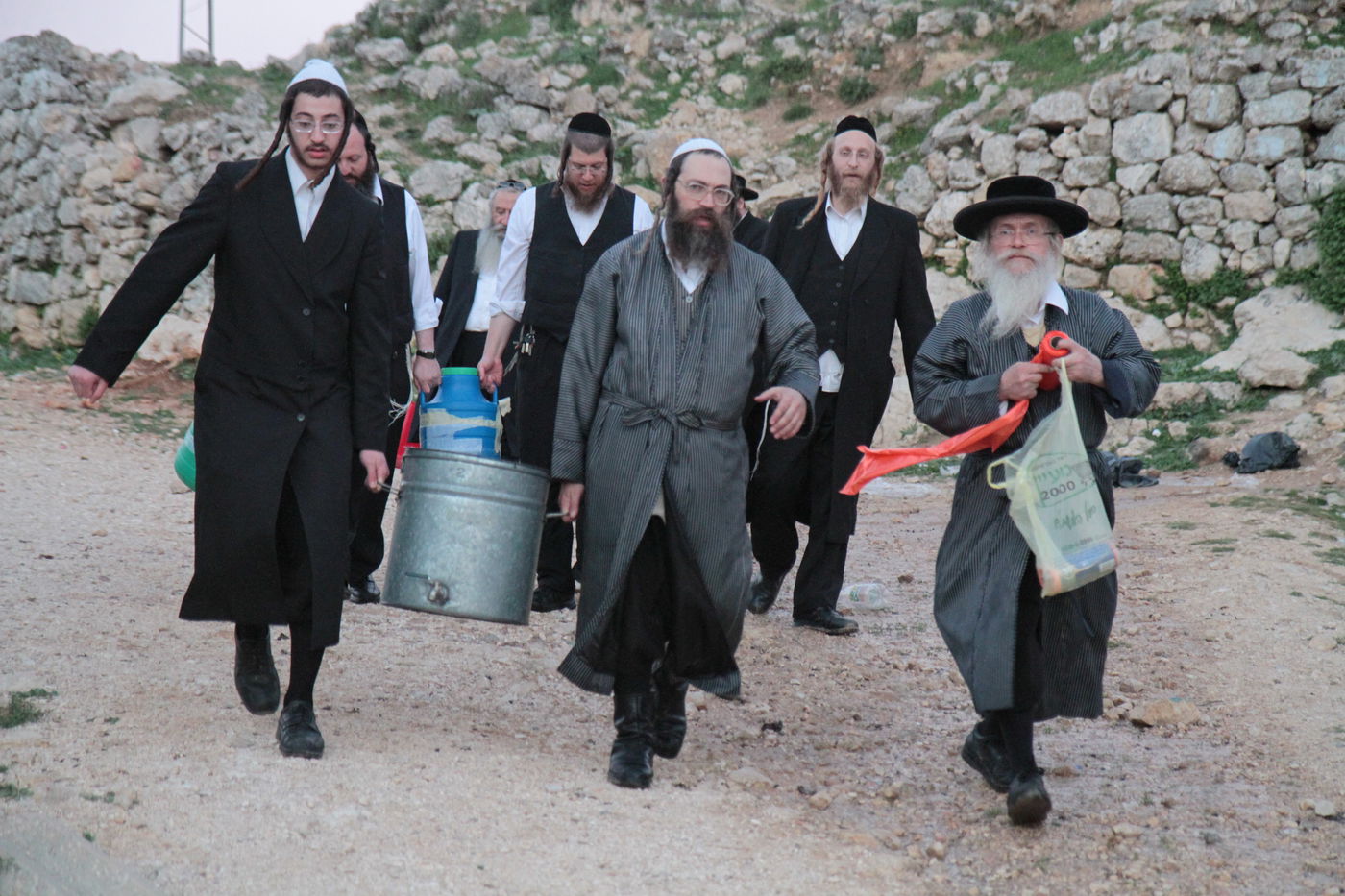 תיעוד: שאיבת "מים שלנו" במעיין עין חניה
