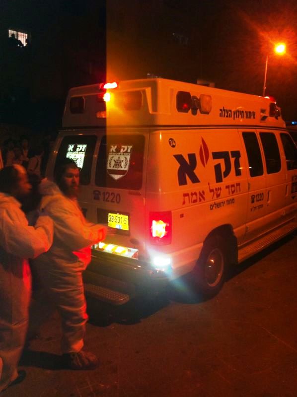 ביתר עילית: גופת הנפטר חולצה עם מנוף