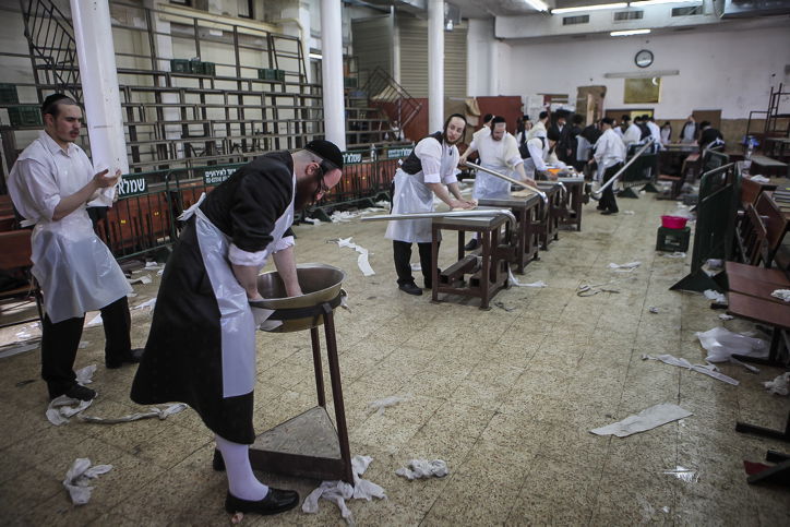 גלריה: כך אופים מצות לחג הפסח