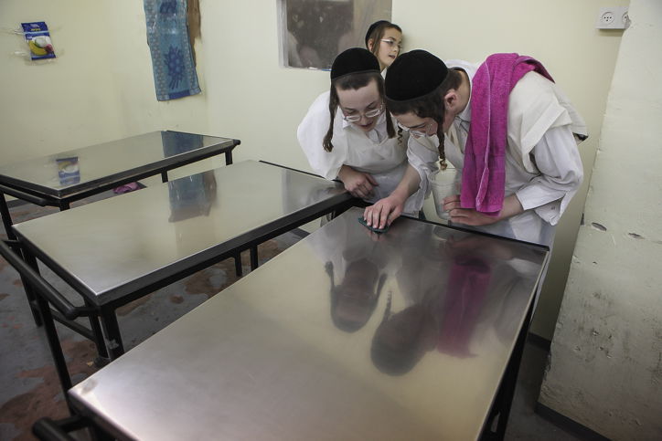 גלריה: כך אופים מצות לחג הפסח