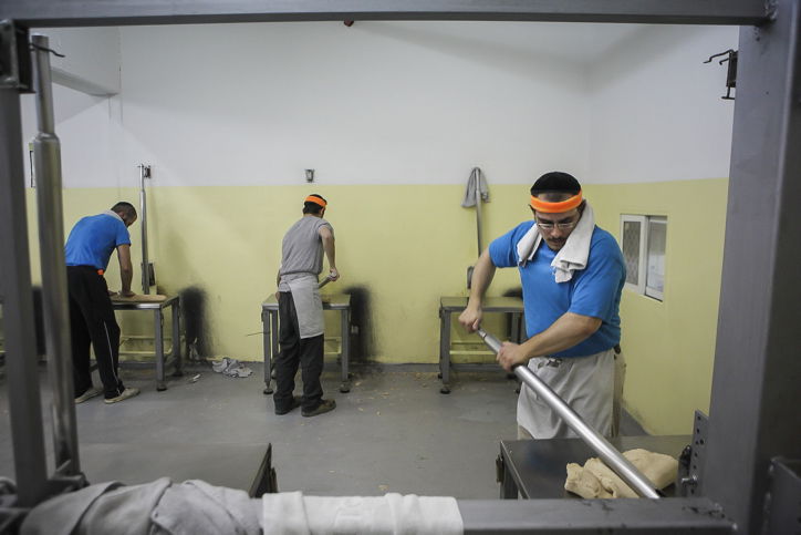 גלריה: כך אופים מצות לחג הפסח