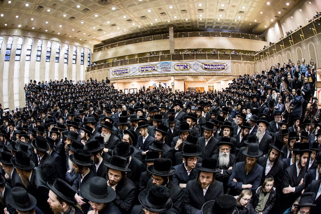 בורו פארק: הכנסת ספר תורה לביהמ"ד באבוב