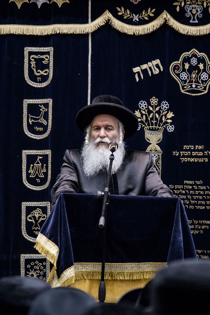 בורו פארק: הכנסת ספר תורה לביהמ"ד באבוב