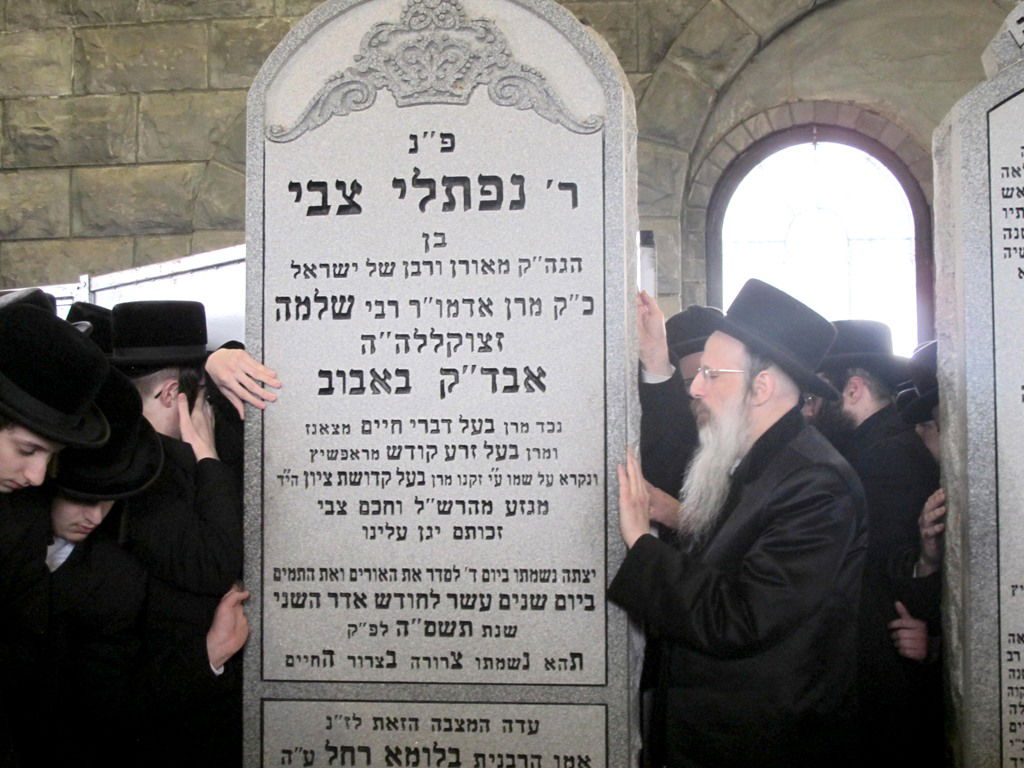 גלריה: טיש ההילולא בבאבוב