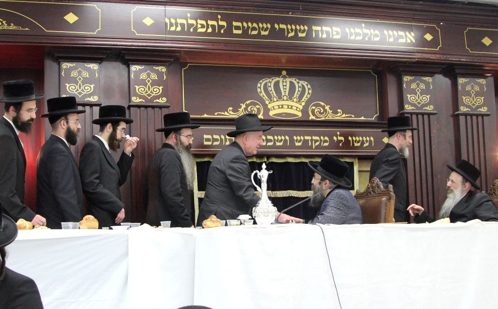 גלריה: טיש ההילולא בבאבוב