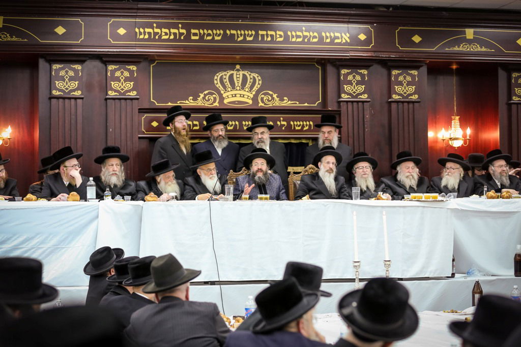 גלריה: טיש ההילולא בבאבוב